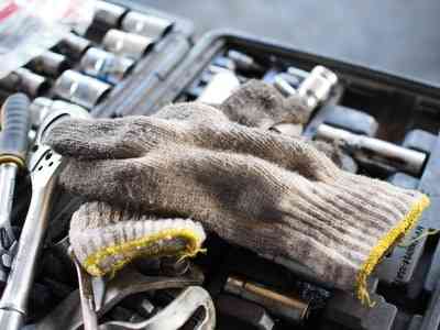 Montage/Demontage von Gummiketten Montage/Demontage von Gummiketten